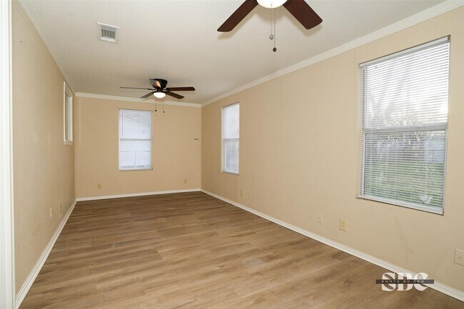 Building Photo - BIG HOME IN GARDEN VALLEY AREA OF SHREVEPORT