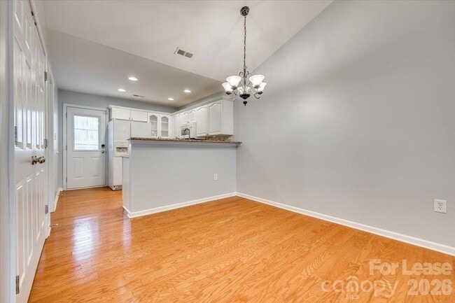 Building Photo - 2052 Shady Pond Dr