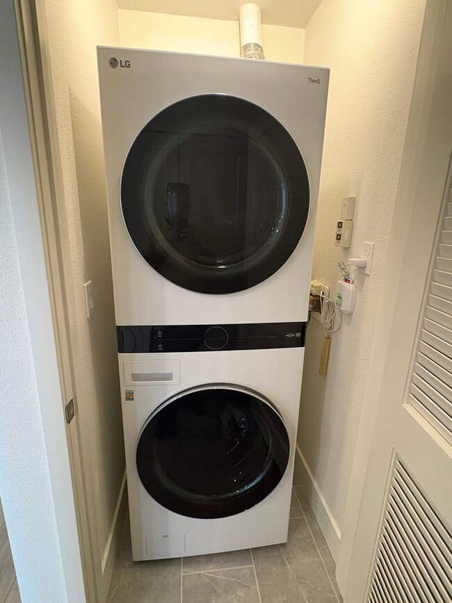 Building Photo - Executive 1 bedroom is seconds from Tesla & Warm Springs BART.