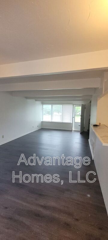 Building Photo - 829 N 70th Terrace