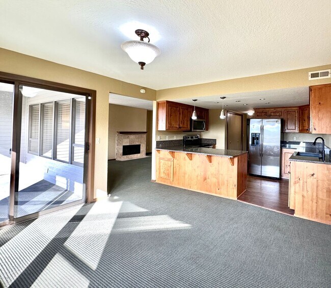 Building Photo - 2bd/2ba Kirkland Condo