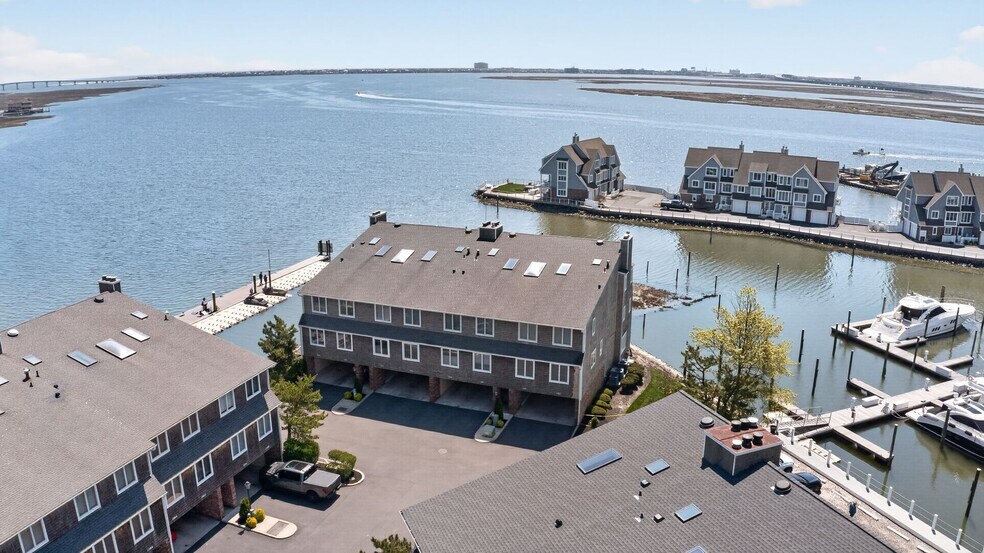 Building Photo - 1401 Harbour Cv S