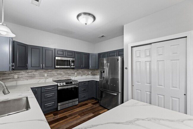Building Photo - 4 Bedroom with Large Lot Available Now!