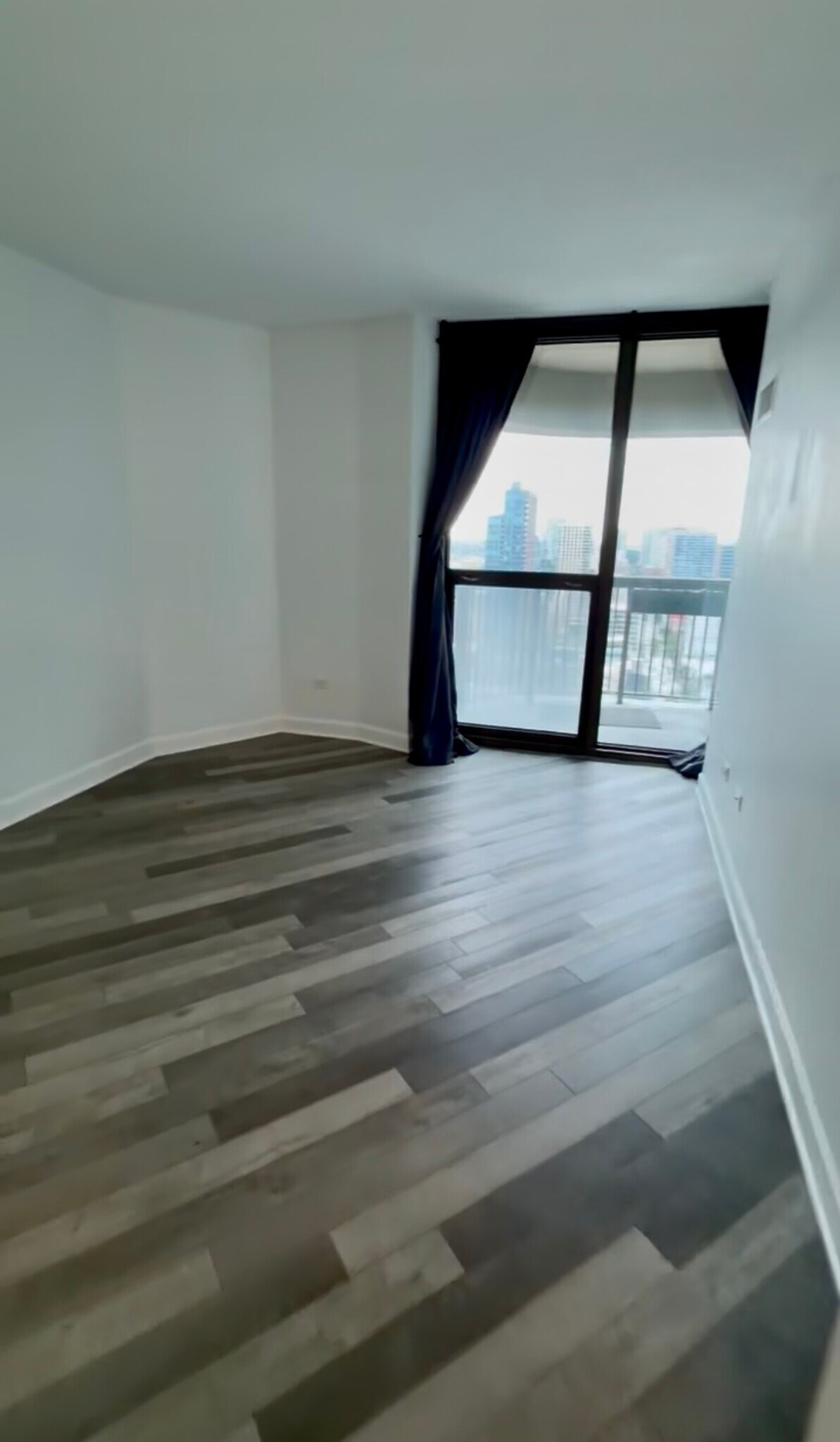 Building Photo - 400 N La Salle Dr