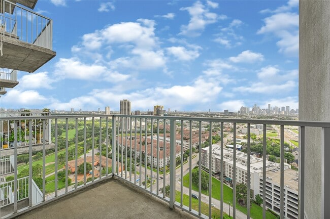 Building Photo - 5925 Almeda Rd