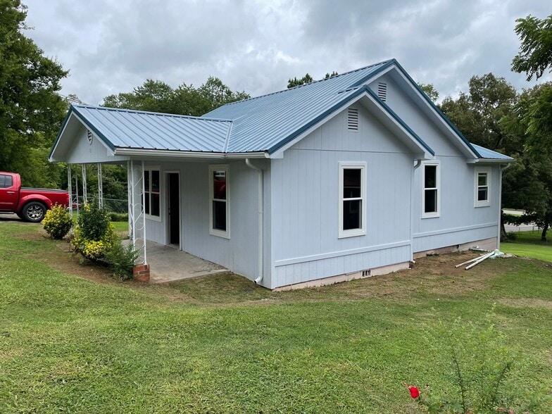 Building Photo - 711 Anton St