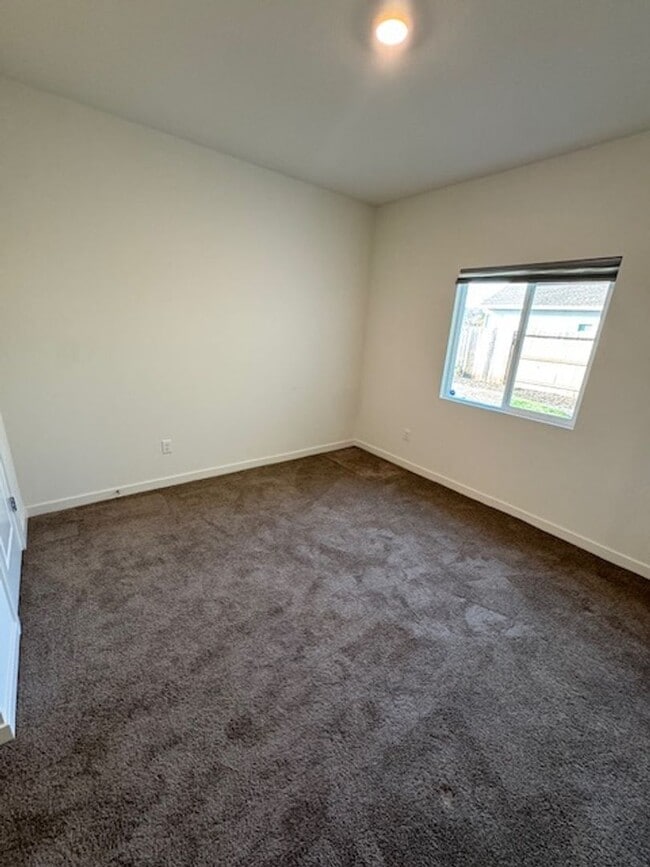 Building Photo - Beautiful 4-Bedroom Home in the Wyndham Es...