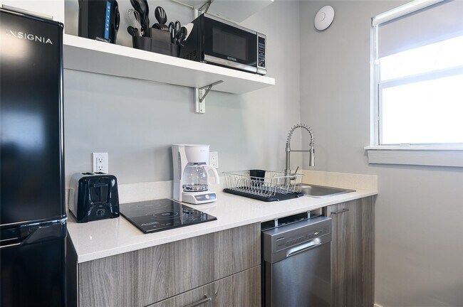 Building Photo - 1020 N Victoria Park Rd