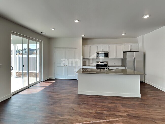 Building Photo - 4922 86th Ave NE