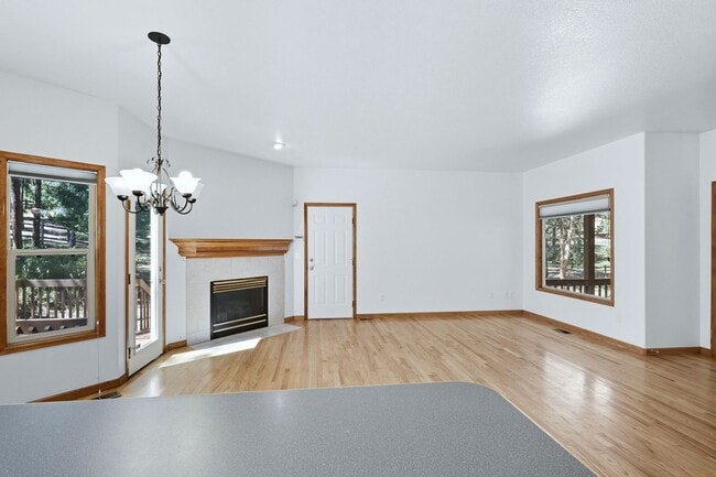 Building Photo - 3 bed 3.5 bath Home in Perry Park!