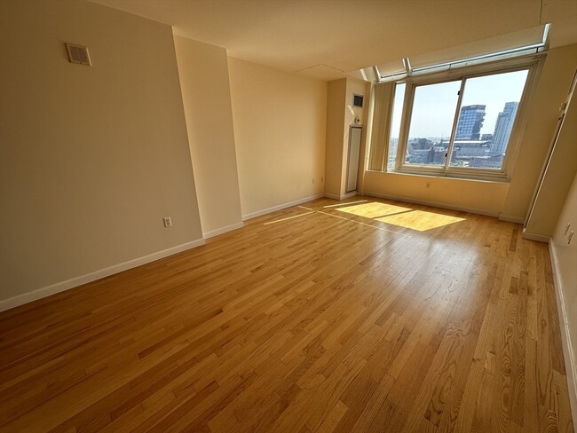 Building Photo - 8 Museum Way