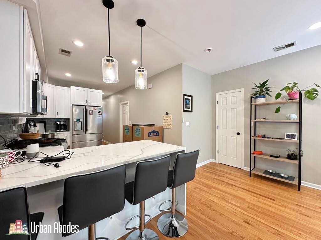 Building Photo - 1424 N Bosworth Ave