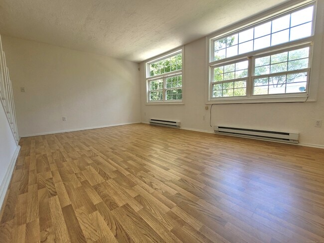 Building Photo - 145 Lakeside Dr