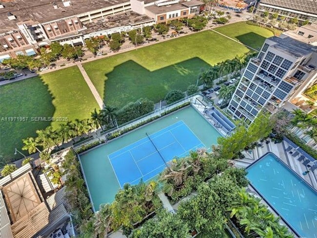 Building Photo - 121 NE 34th St