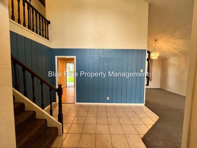 Building Photo - 1190 York Dr