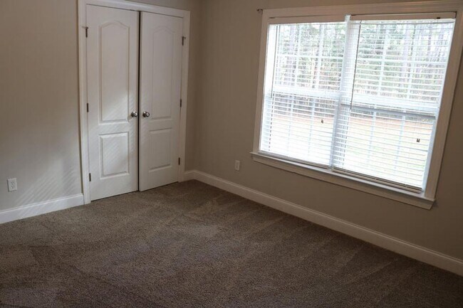 Building Photo - Evans Home * Millshaven Subdivision * Main Floor Primary