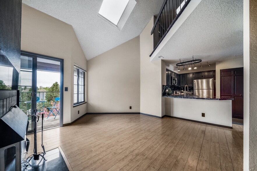 Building Photo - 846 S Vance St
