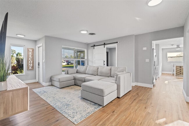 Building Photo - 1960 NW 32nd Ct