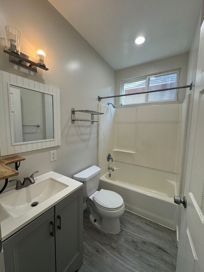 Building Photo - 5225 E Ocean Blvd