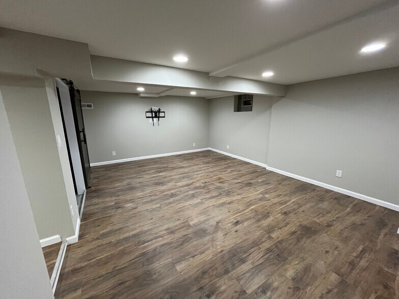 Building Photo - 1518 Collier Ave