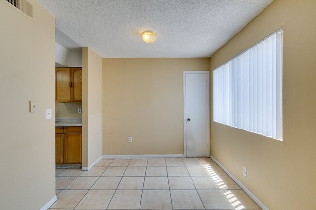 Building Photo - Cozy 2BR/2BA in Spring Valley Near the Strip