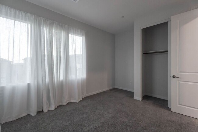 Building Photo - 11620 Desert Hollow Avenue