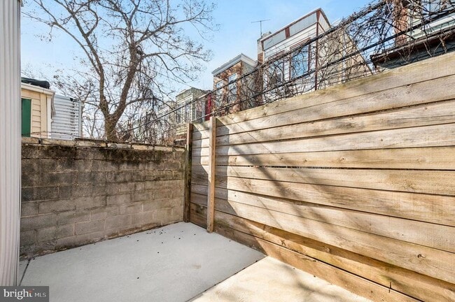 Building Photo - 2534 N Stanley St