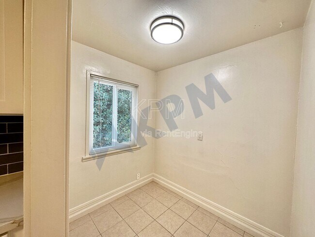 Building Photo - 1234 W Harding Way
