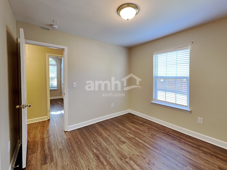 Building Photo - 1308 Chapman Ct