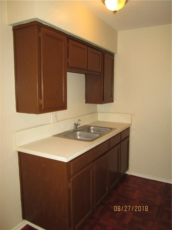 Building Photo - 2206 W Hickory St