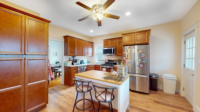 Building Photo - 70 Hudson St