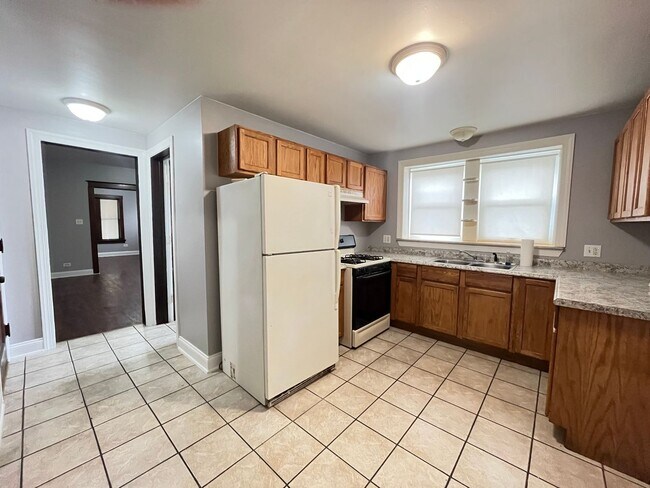 Building Photo - 305 Herkimer St