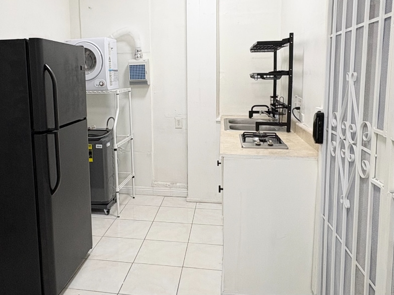 Building Photo - 2177 W Crestwood Ln