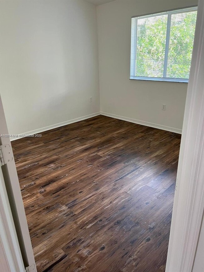 Building Photo - 2911 SE 13th Rd