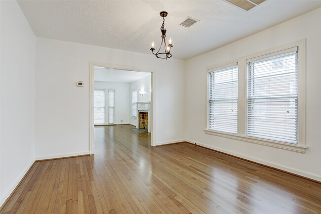Building Photo - 3514 Plumb St
