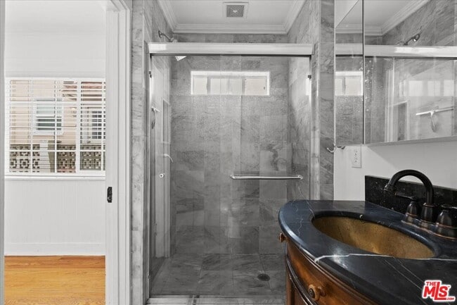 Building Photo - 1018 Havenhurst Dr