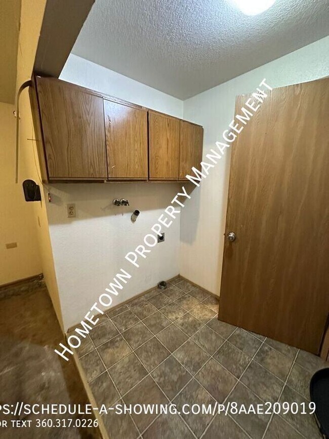 Building Photo - 1606 Sulky Dr SE