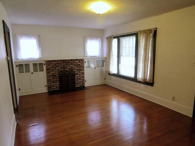 Building Photo - 904 1/2-310-312 E Elizabeth St