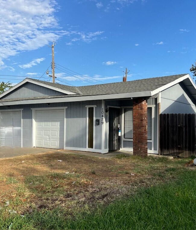 Building Photo - 10429 El Mercado Dr