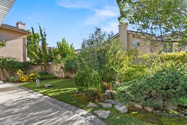 Building Photo - Remodeled 5 Bedroom Home in HOA