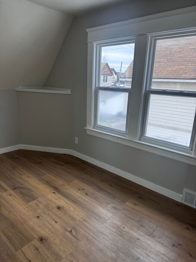 Building Photo - 3811 E 50th St