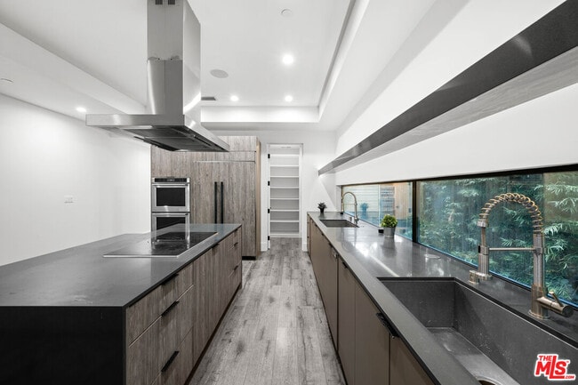 Building Photo - 1613 S Wooster St