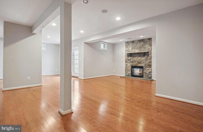 Building Photo - 43708 Red House Dr