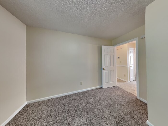 Building Photo - 114 Hampton Oaks Dr