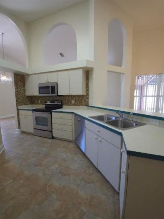 Building Photo - 18005 Palm Breeze Dr