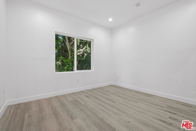 Building Photo - 1434 Beverwil Dr