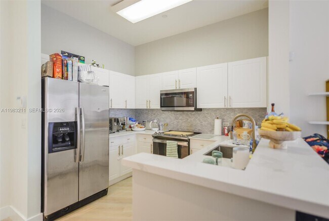 Building Photo - 19501 W Country Club Dr