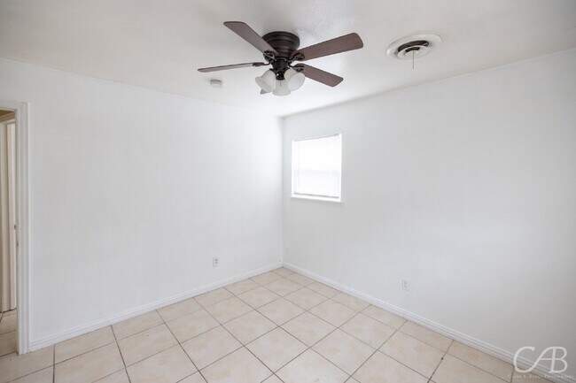 Building Photo - 2902 Bennett Dr