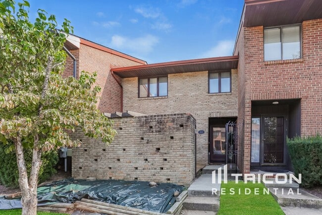 Building Photo - 312 Five Farms Ln