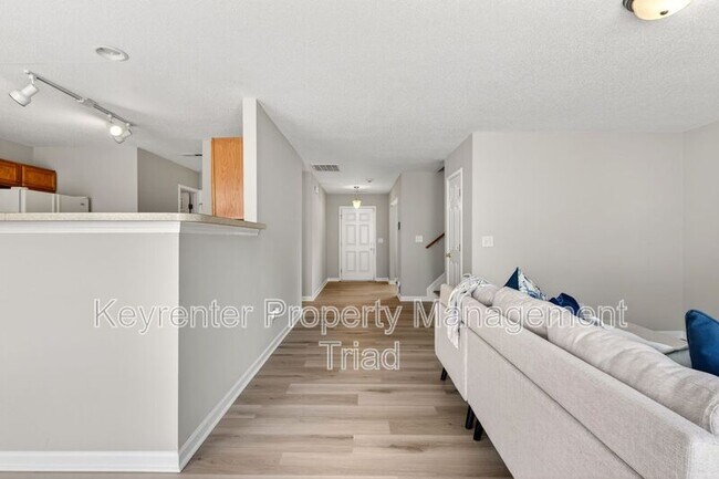 Building Photo - 2703 Stafford St
